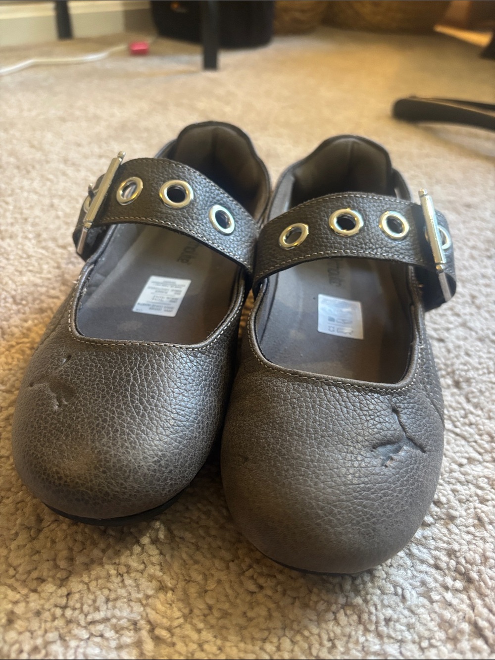 Puma Girls Gray Mary Jane Sneakers with Silver Grommet Strap - Picture 4 of 6